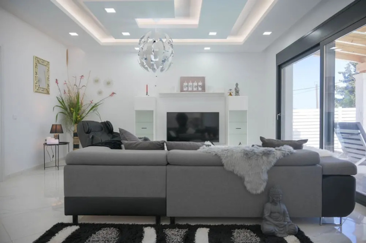 6 Bed Villa - Sleeps 15 - Pets - Pool - Jacuzzi