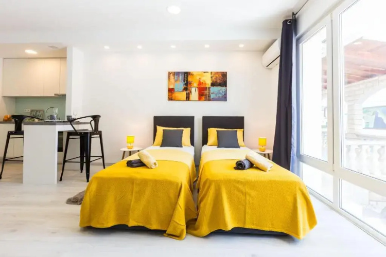 2Sis Apartments
