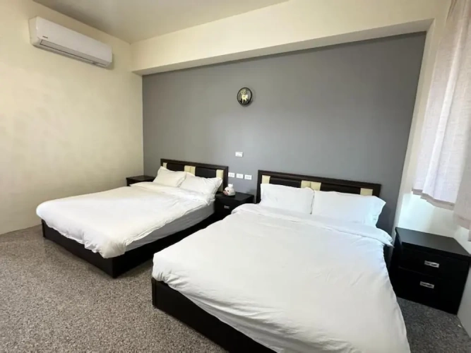 Standard Quadruple room with courtyard view