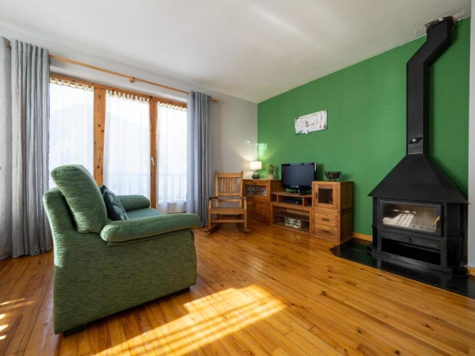 Apartment with mountain view