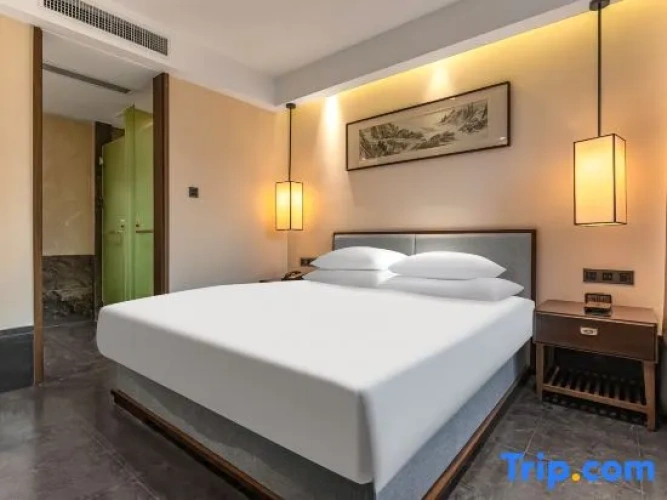 Suite with lake view
