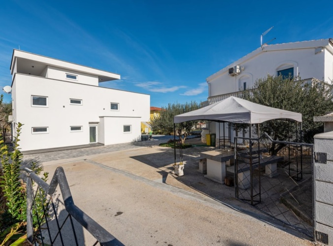 3 Bedrooms Deluxe Apartment