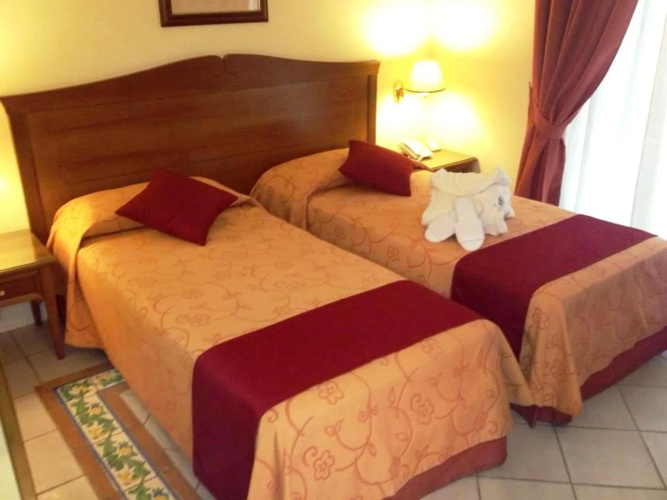 Akropolis Hotel