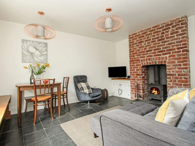 Backlet Cottage