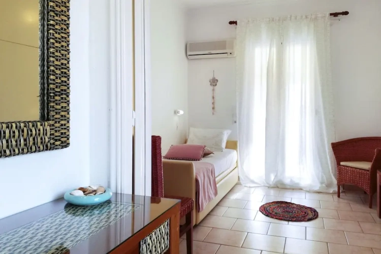 Classic room with balcony and with garden view