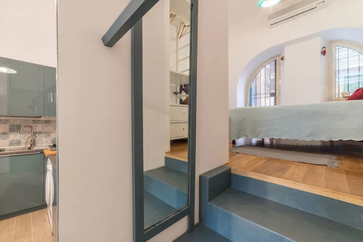 Monti Artistic Flat
