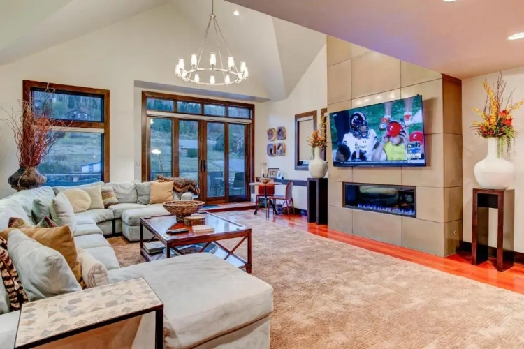 5 Bedrooms Apartment