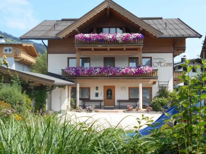 2 Bedrooms Apartment with garden view