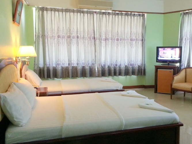 New Beach Hotel & Restaurant