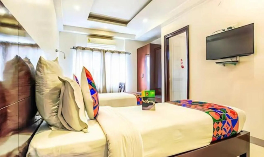Townhouse OAK Hotel Joy24