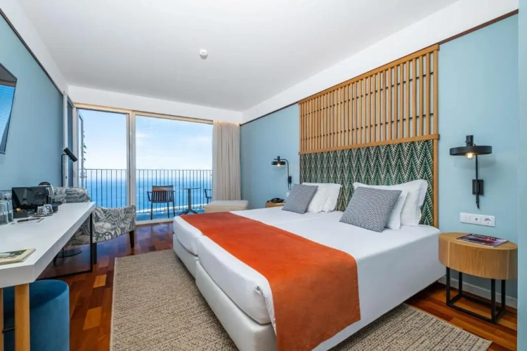 Superior Twin room with sea view