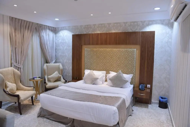 Crown City Hotel
