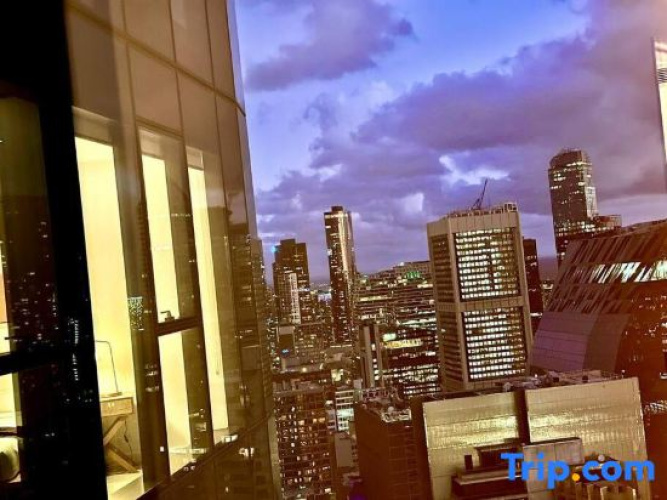 Highrise view 1king1Queen 2baths