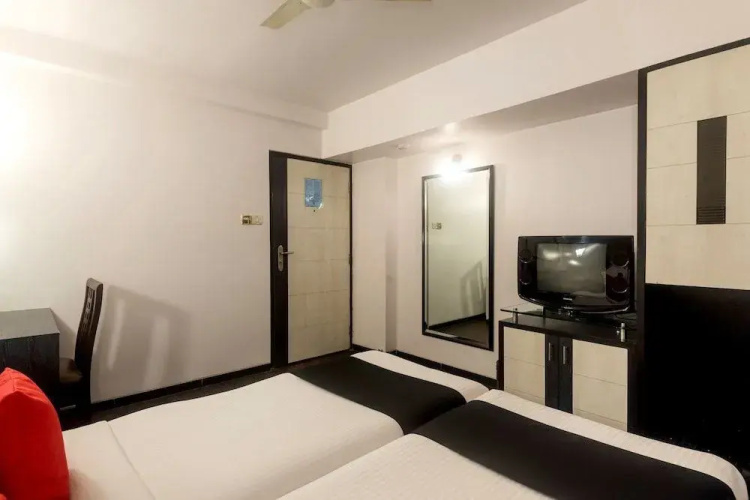 Savoy Suites by OYO Rooms