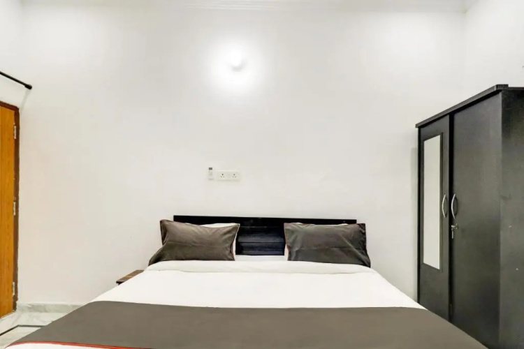 Collection O 76649 BJ Residency