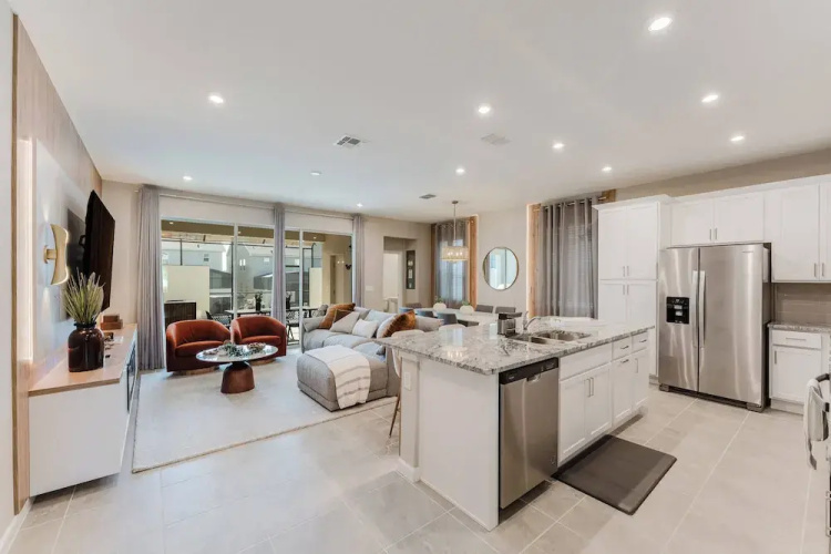 Themed 6BR Solara Near Disney Pool Summerkitchen