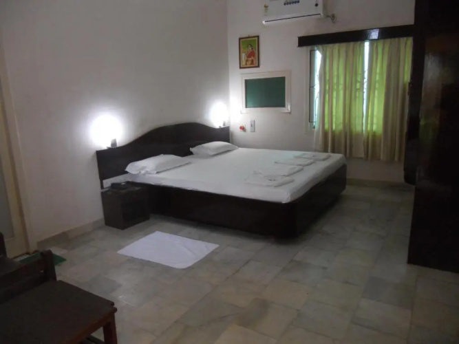 Hotel Sadhabishegam