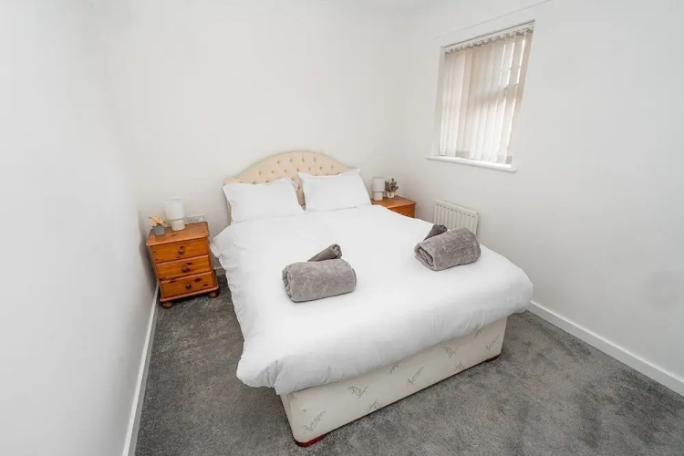 Modern 2-bed Home With Driveway Basingstoke