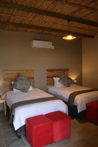 Standard Twin room with balcony