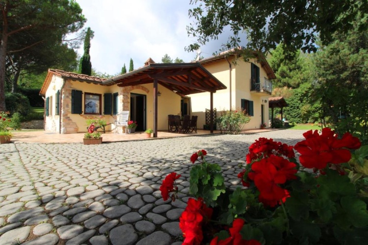 6 Bedrooms Villa