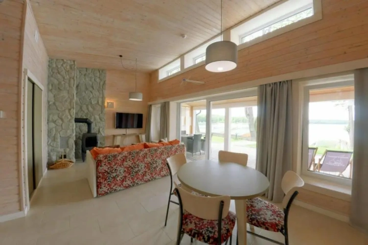 1 Bedroom Apartment with lake view