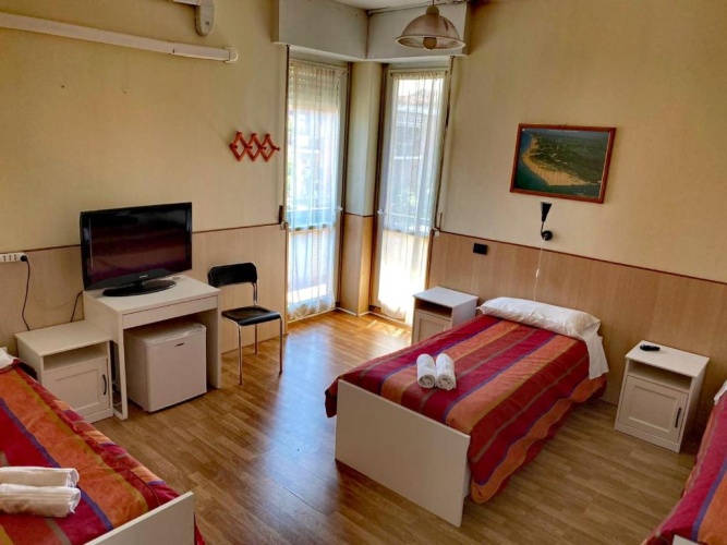 Standard Triple room