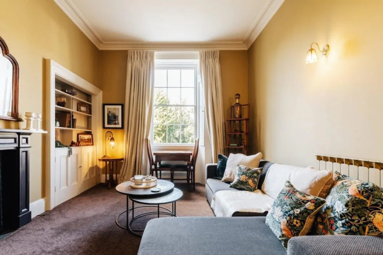Central Townhouse With Garden Free Parking
