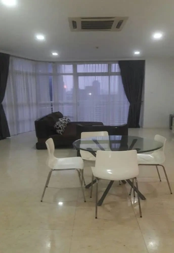 3 Bedrooms Apartment