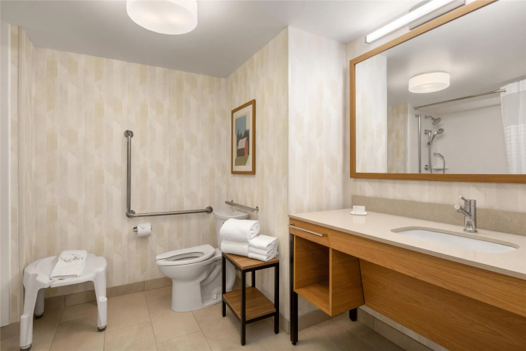 Hampton Inn & Suites by Hilton Langley-Surrey photo 11