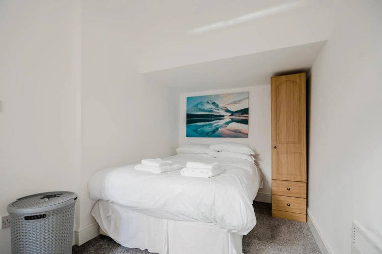 Hullidays-Theatre Hideout Apartment