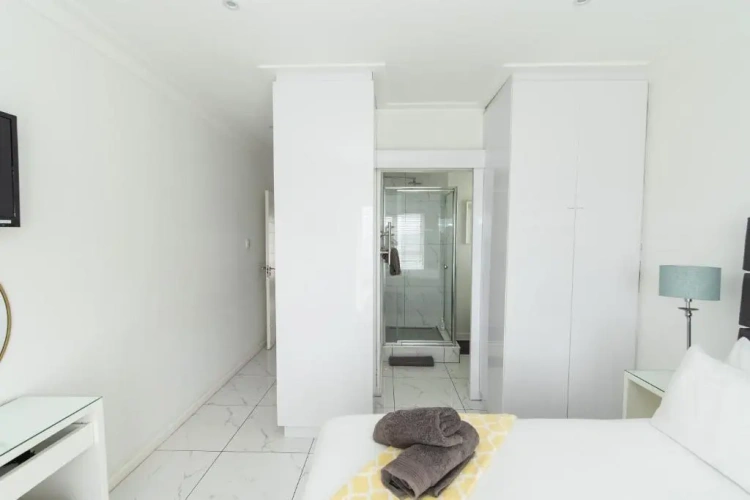 3 Bedrooms Apartment