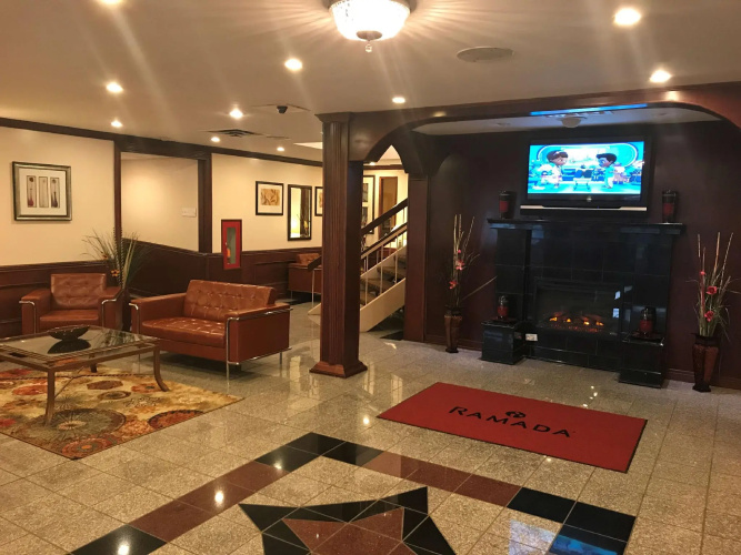 Ramada by Wyndham Albert Lea
