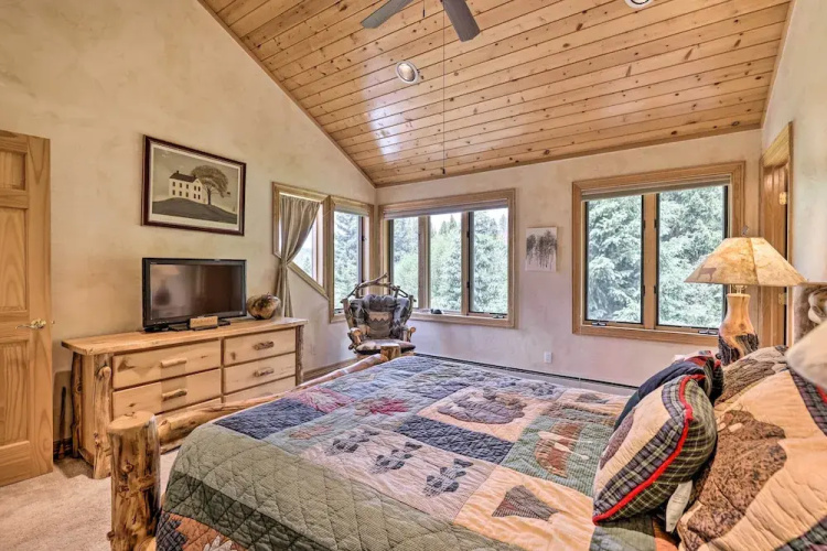 Alpine Escape w/ Mtn Views in Blue River!