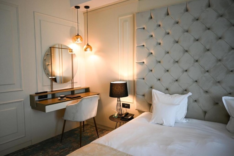 Junior Suite with balcony and with view