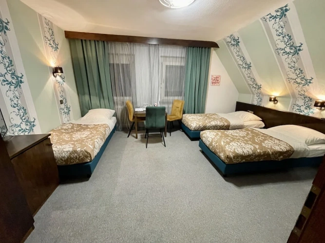 Standard Triple room