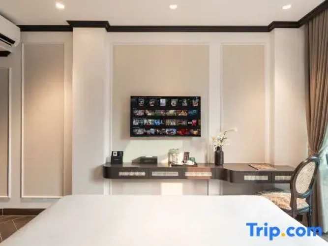 Deluxe Double room with city view