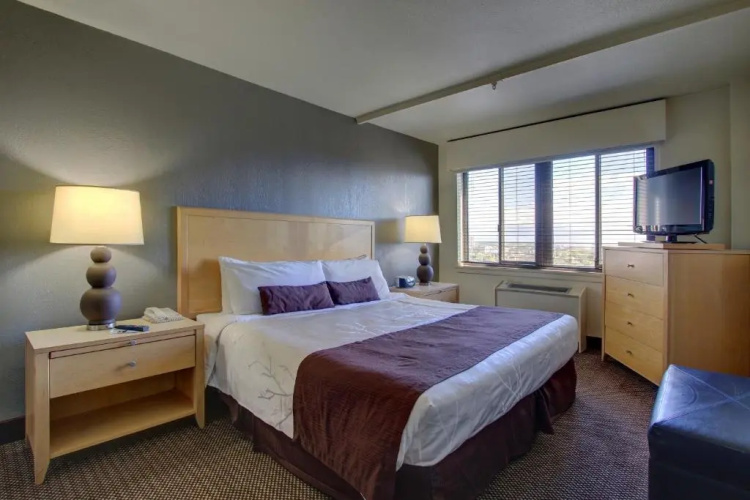 Inlet Tower Hotel & Suites