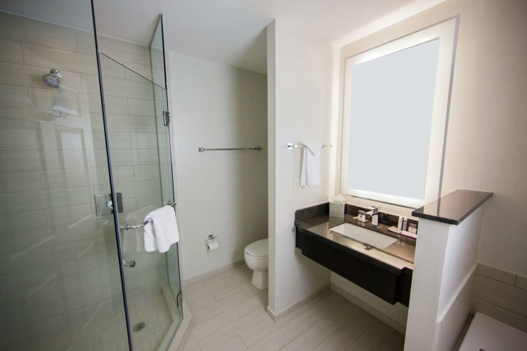 DoubleTree by Hilton Hotel Savannah Historic District photo 12