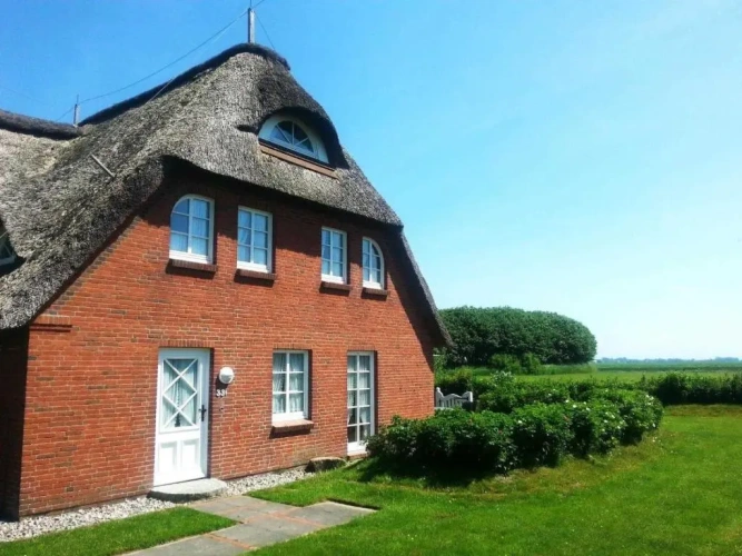 3 Bedrooms Cottage