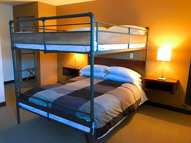 Deluxe Quadruple room with view