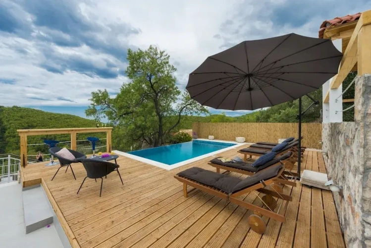 4 Bedrooms Villa