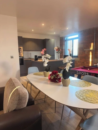 2 Bedrooms Apartment with city view