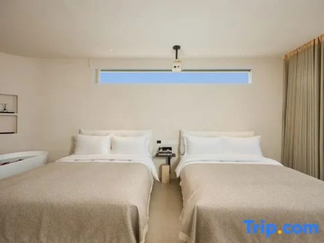 Standard Twin room with balcony