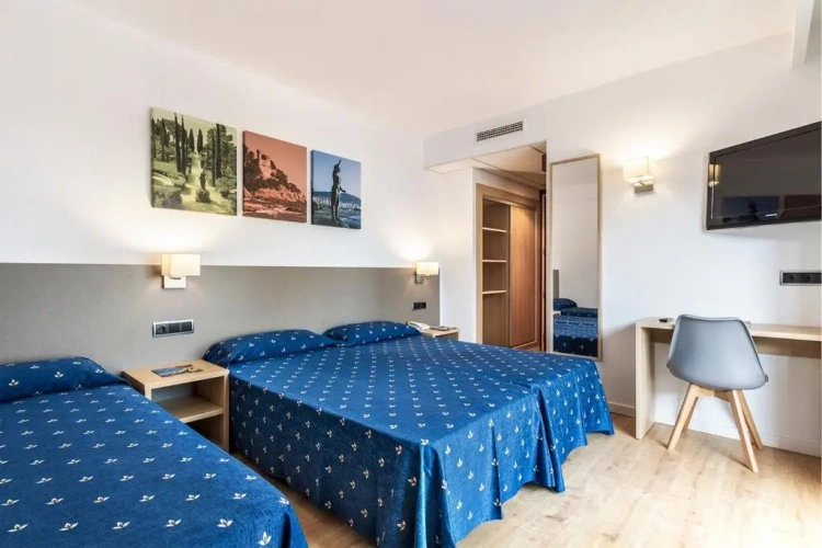 Triple room