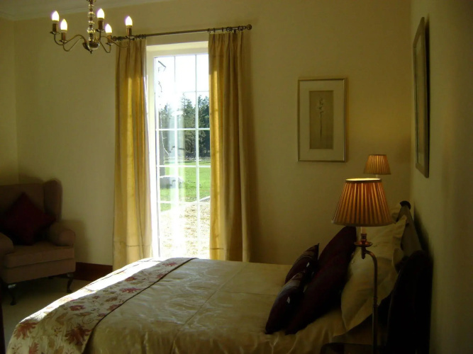 Dinichean House