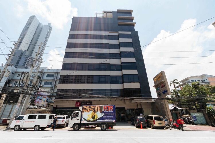 RedDoorz Premium @ South Triangle Quezon City Over view
