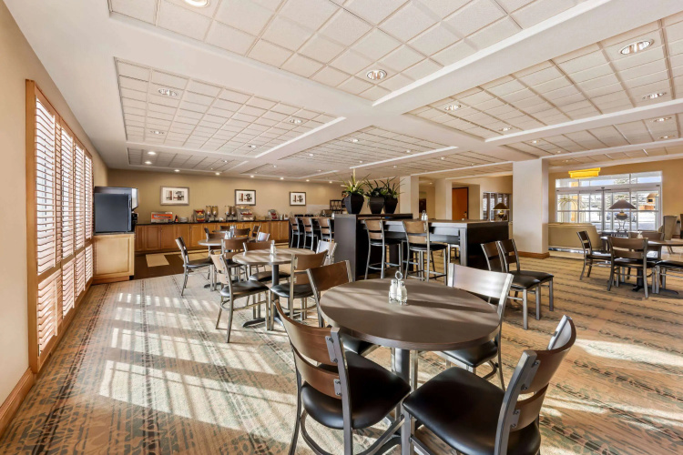 Wingate by Wyndham Calgary South photo 25