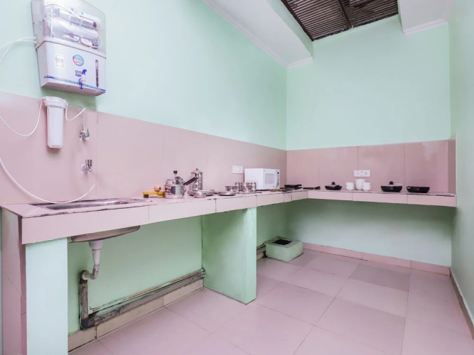 OYO 27881 Living Sector 135