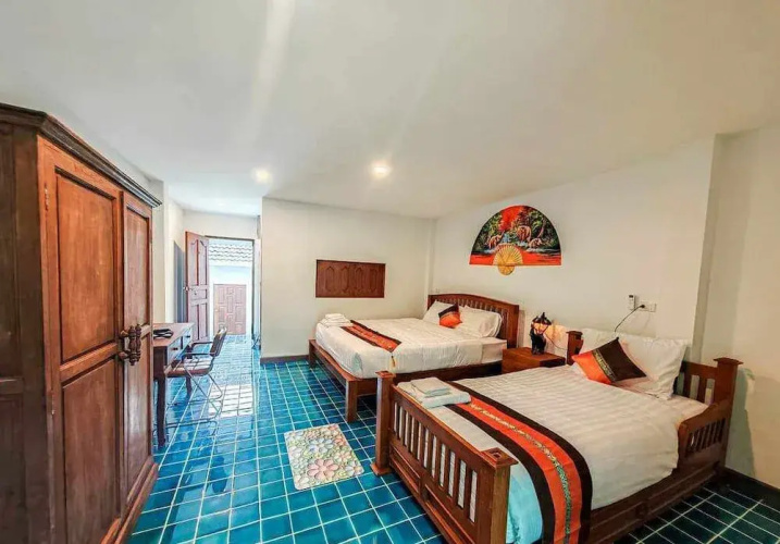 Baan Khlong Mae Kha