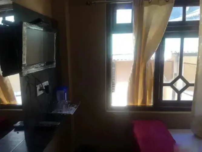 Hotel Ratna